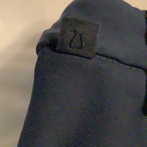 Lululemon Shorts. MS30-5 - Picture 3 of 5